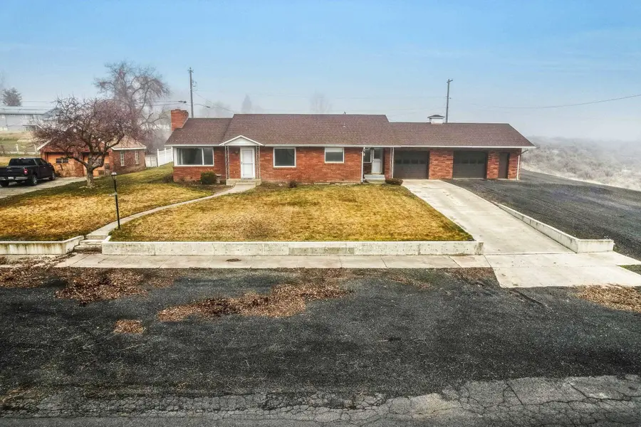 319 E 3rd Ave, Lind, WA 99341 - #2