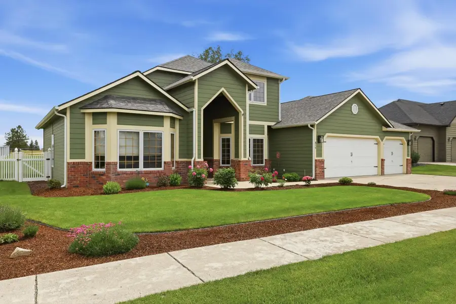 814 N High Desert Dr, Deer Park, WA 99006 - #2