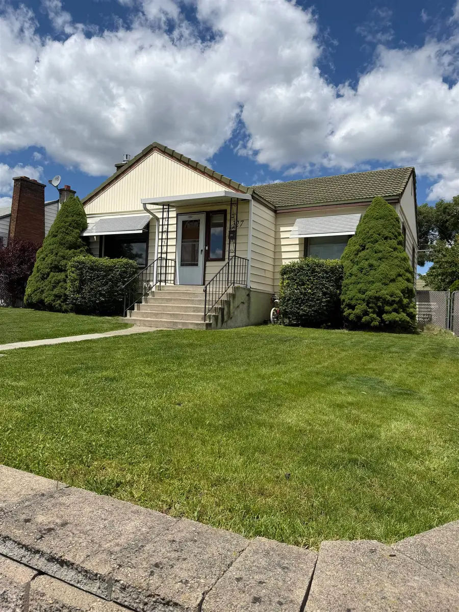327 E Garland Ave, Spokane, WA 99207 - #2