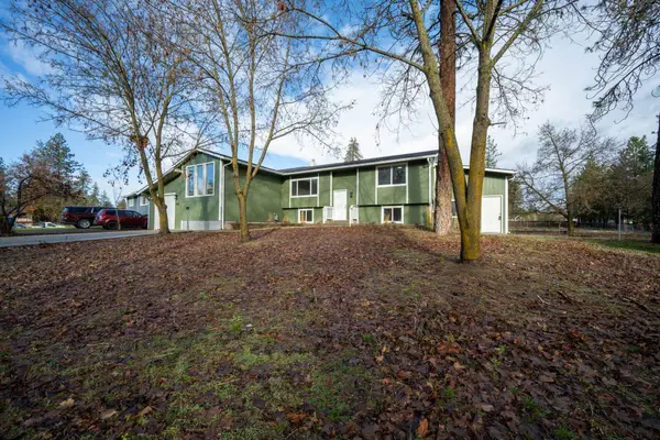 11448 W Meadowview Ln, Nine Mile Falls, WA 99026