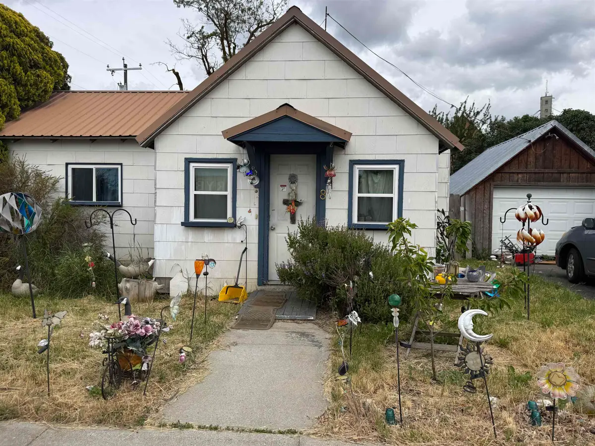 8 S 4th St, Harrington, WA 99134 - #1