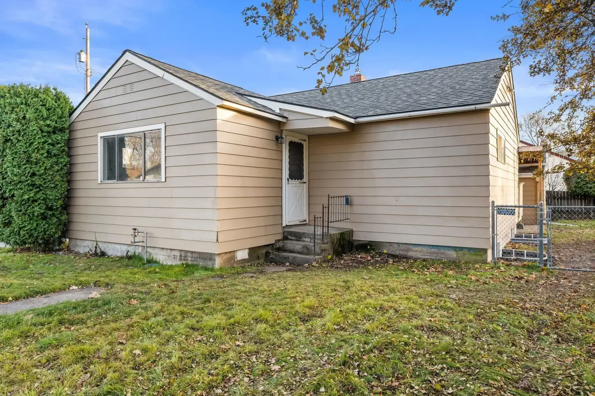 8222 E Valleyway Ave, Spokane Valley, WA 99212 - #1