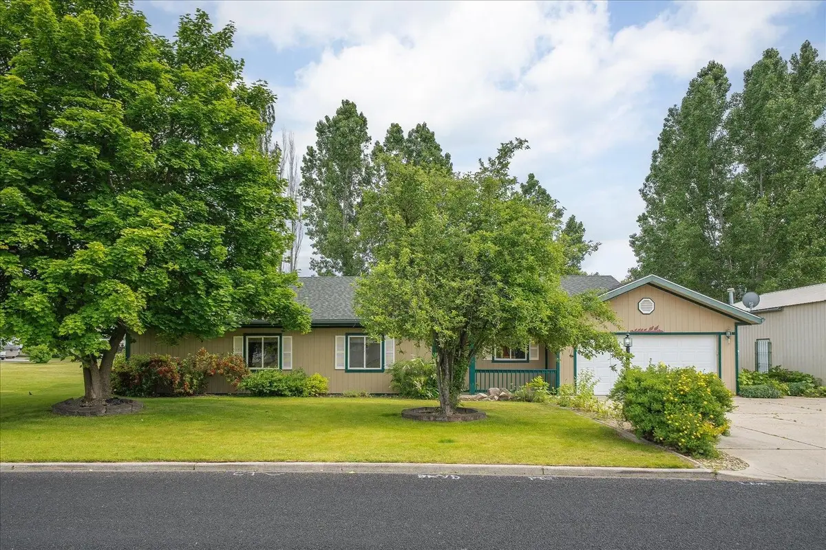 1418 E 3rd St, Deer Park, WA 99006 - #1