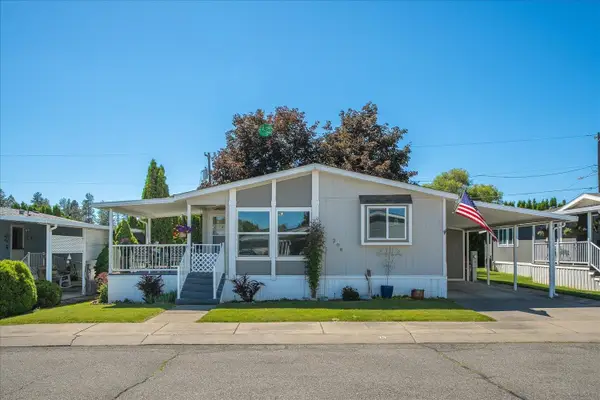 208 S S Blueberry Pl, Spokane, WA 99016
