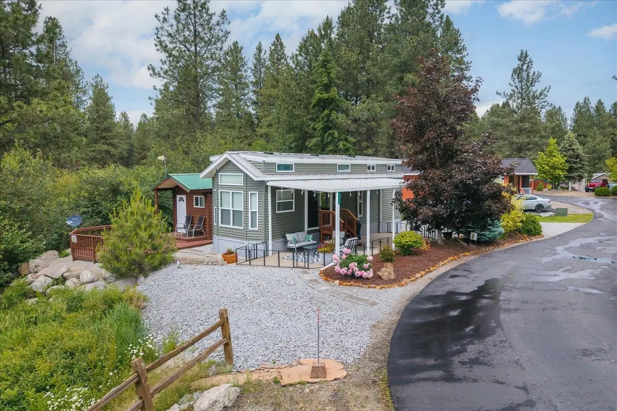 111 Pathfinder Ln, Usk, WA 99180 - #1