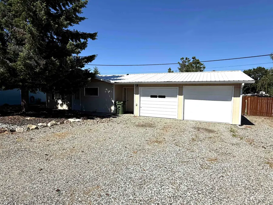 54 Goodfellow Ave, Electric City, WA 99123 - #2