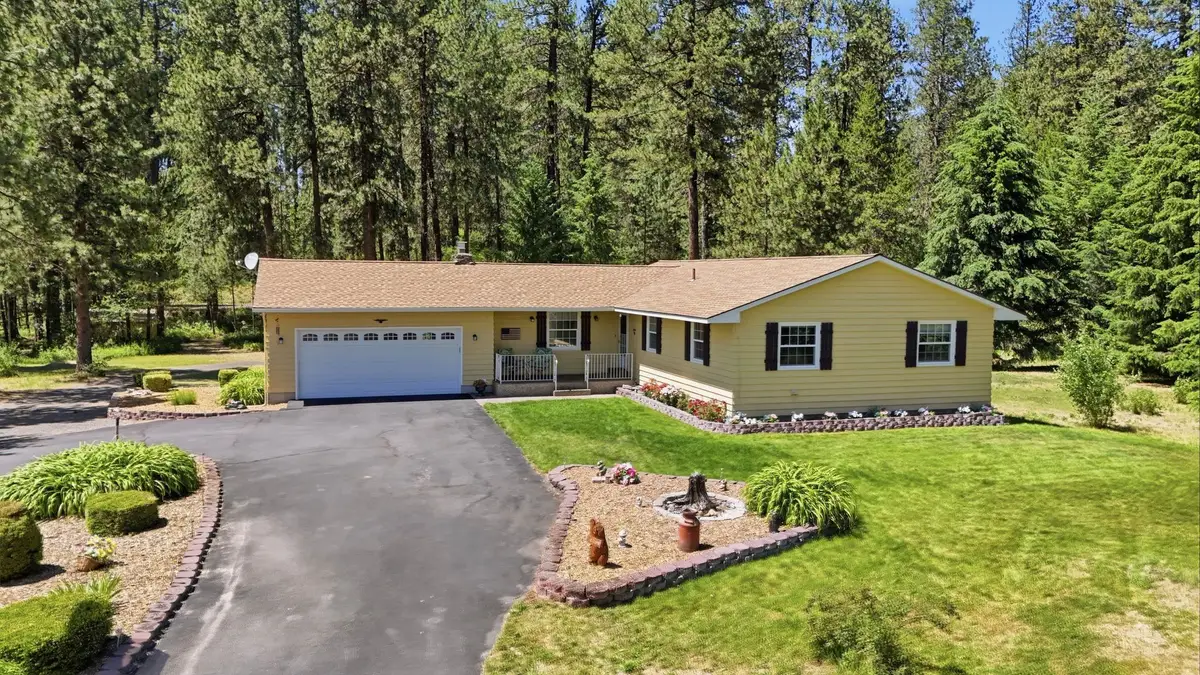 28205 Bear Lake Rd, Chattaroy, WA 99003 - #1