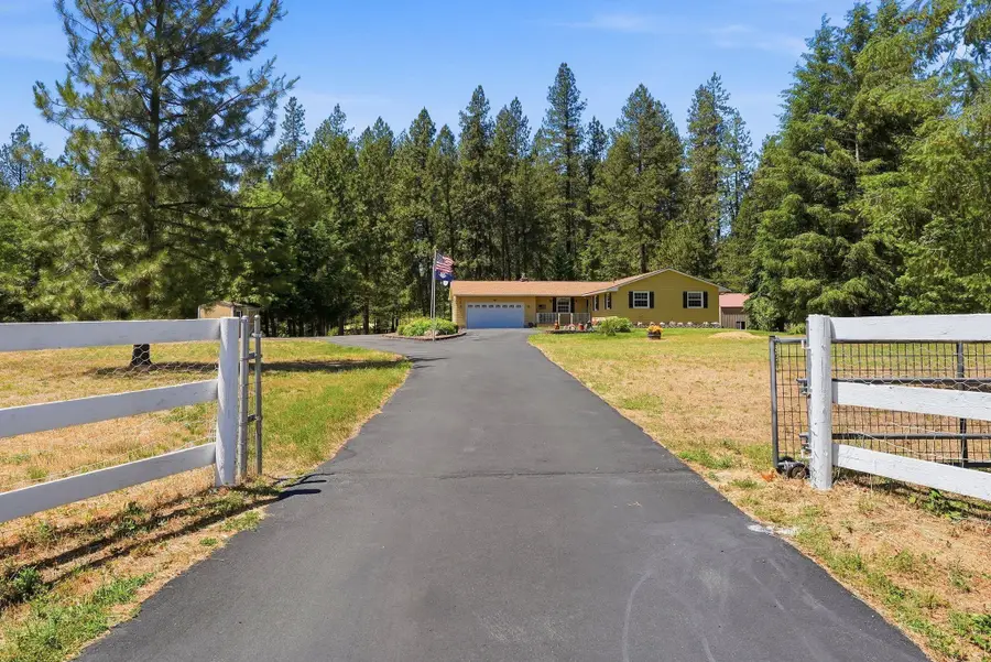 28205 Bear Lake Rd, Chattaroy, WA 99003 - #2