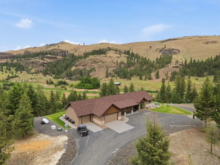 34951 Sharptail Ln, Davenport, WA 99122 - #2