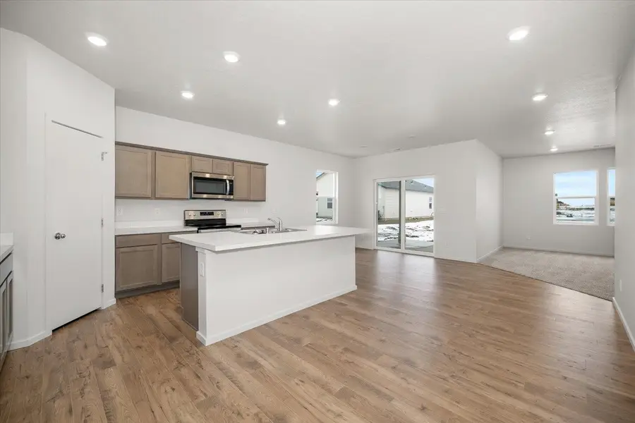 13540 W Sprague Ave, Airway Heights, WA 99001 - #2