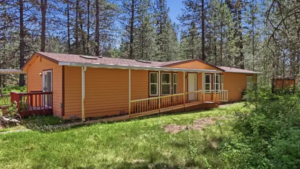 28608 N River Estates Dr, Chattaroy, WA 99003