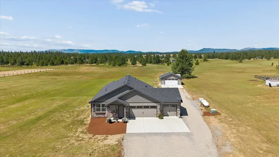 40215 N Sunnyside Ln, Deer Park, WA 99006 - #2