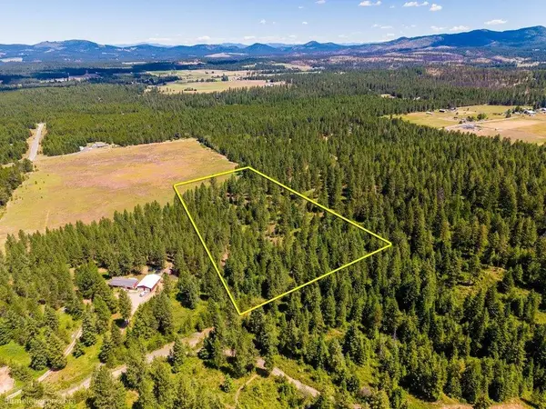 10307 E Jasmine Ln, Chattaroy, WA 99003
