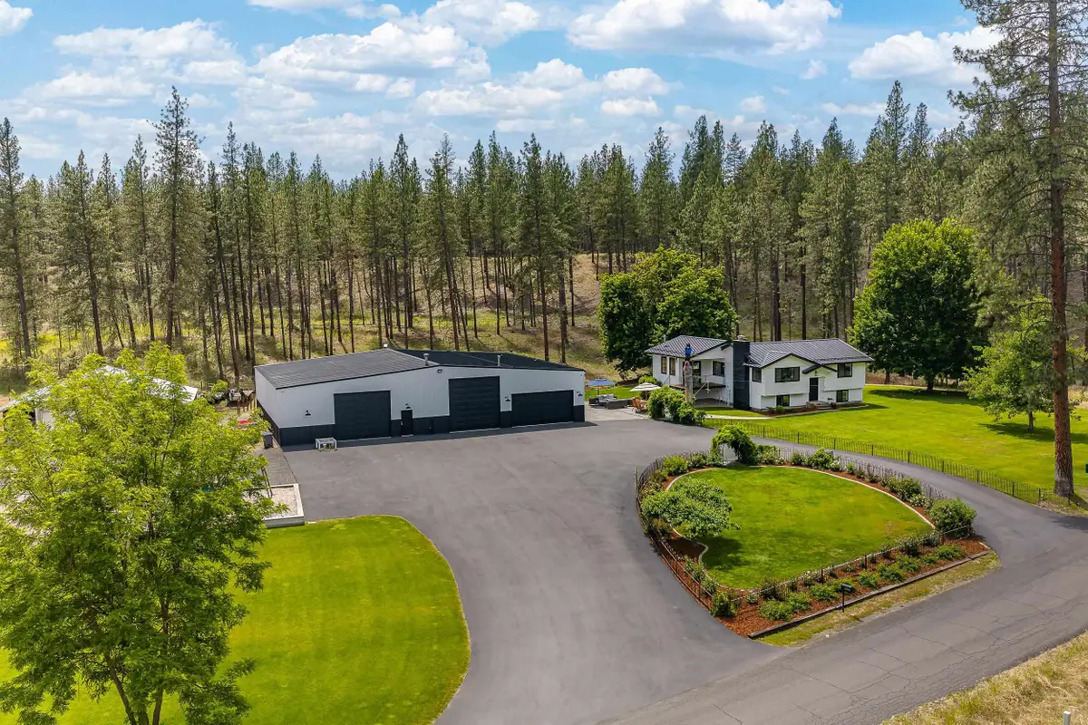 9427 N Riverside Park Dr, Nine Mile Falls, WA 99026 - #1
