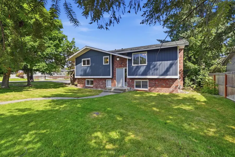 2205 E 49th Ave, Spokane, WA 99223 - #2