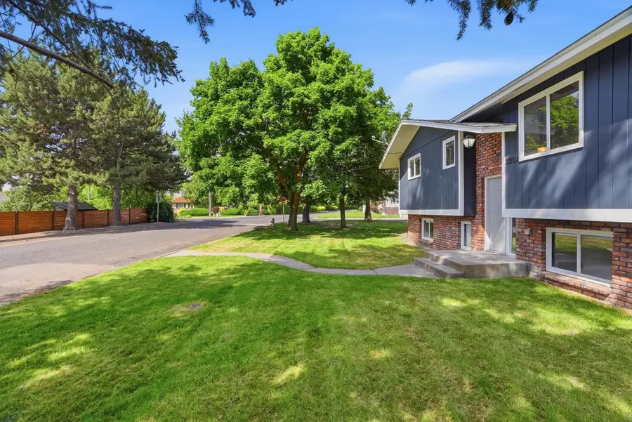 2205 E 49th Ave, Spokane, WA 99223 - #3