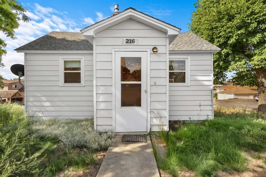 216 W Cole Ave, Wilbur, WA 99185 - #3