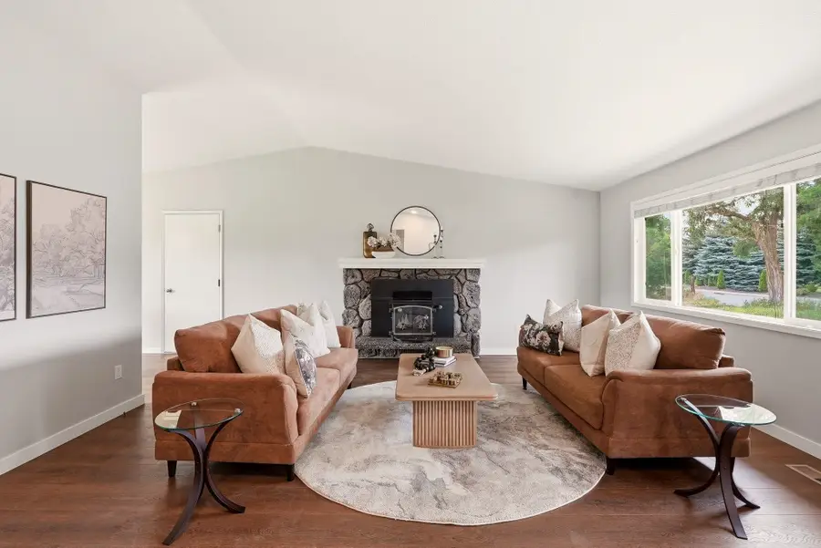 414 S Henry Rd, Greenacres, WA 99016 - #2