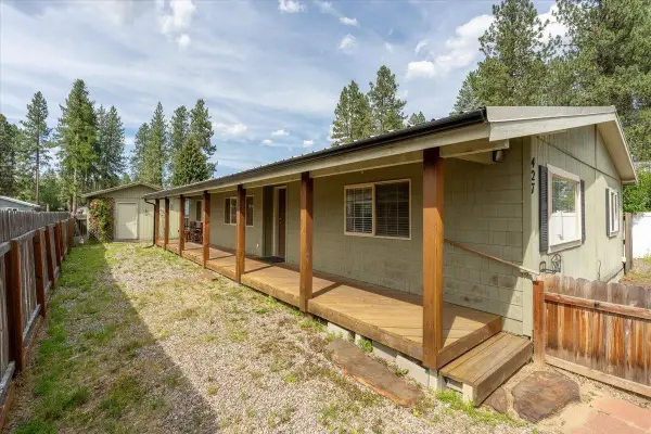 427 E 5th St, Deer Park, WA 99006
