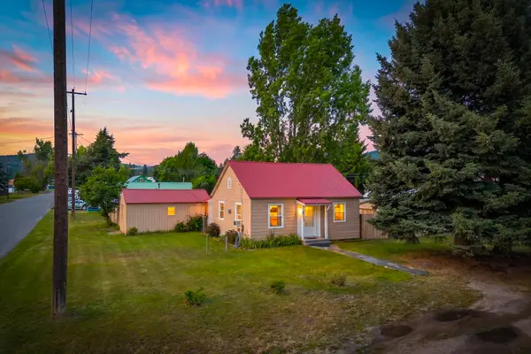 208 W Jenkins Ave, Chewelah, WA 99109