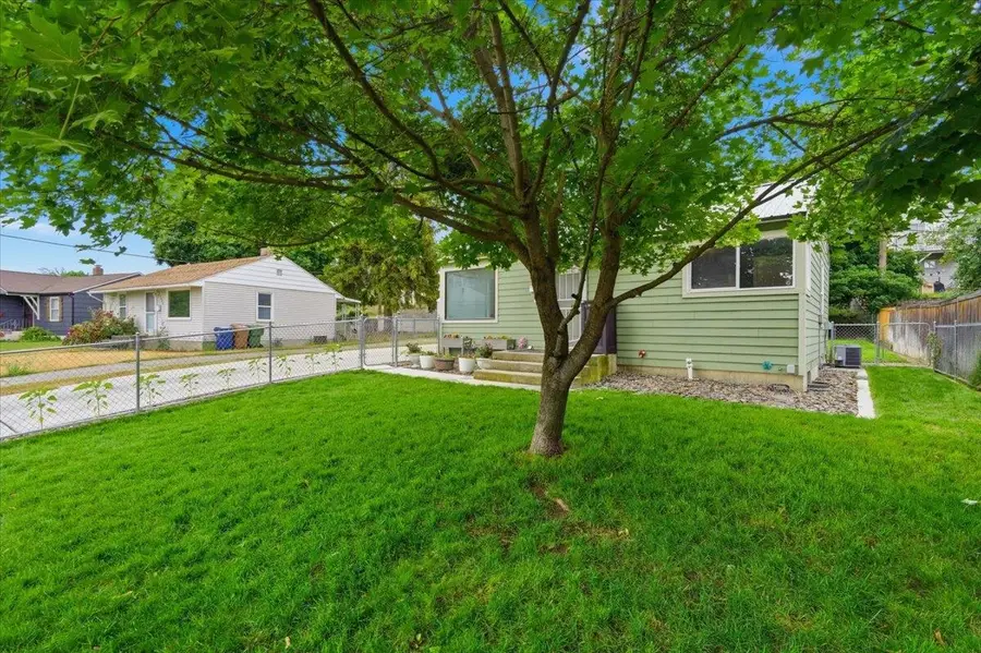 5911 N Braeburn Dr, Spokane, WA 99205 - #3