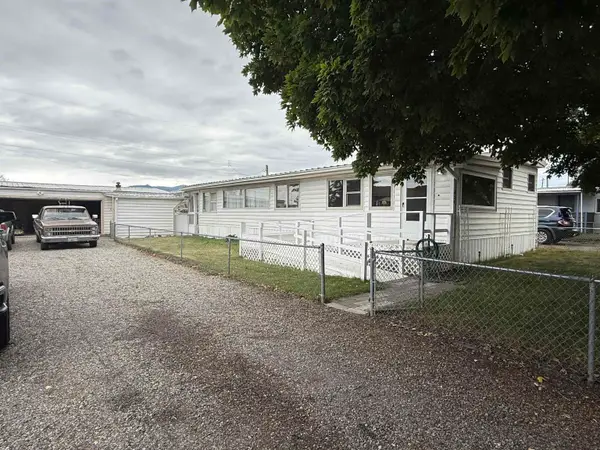 424 N Hodges Rd, Greenacres, WA 99016