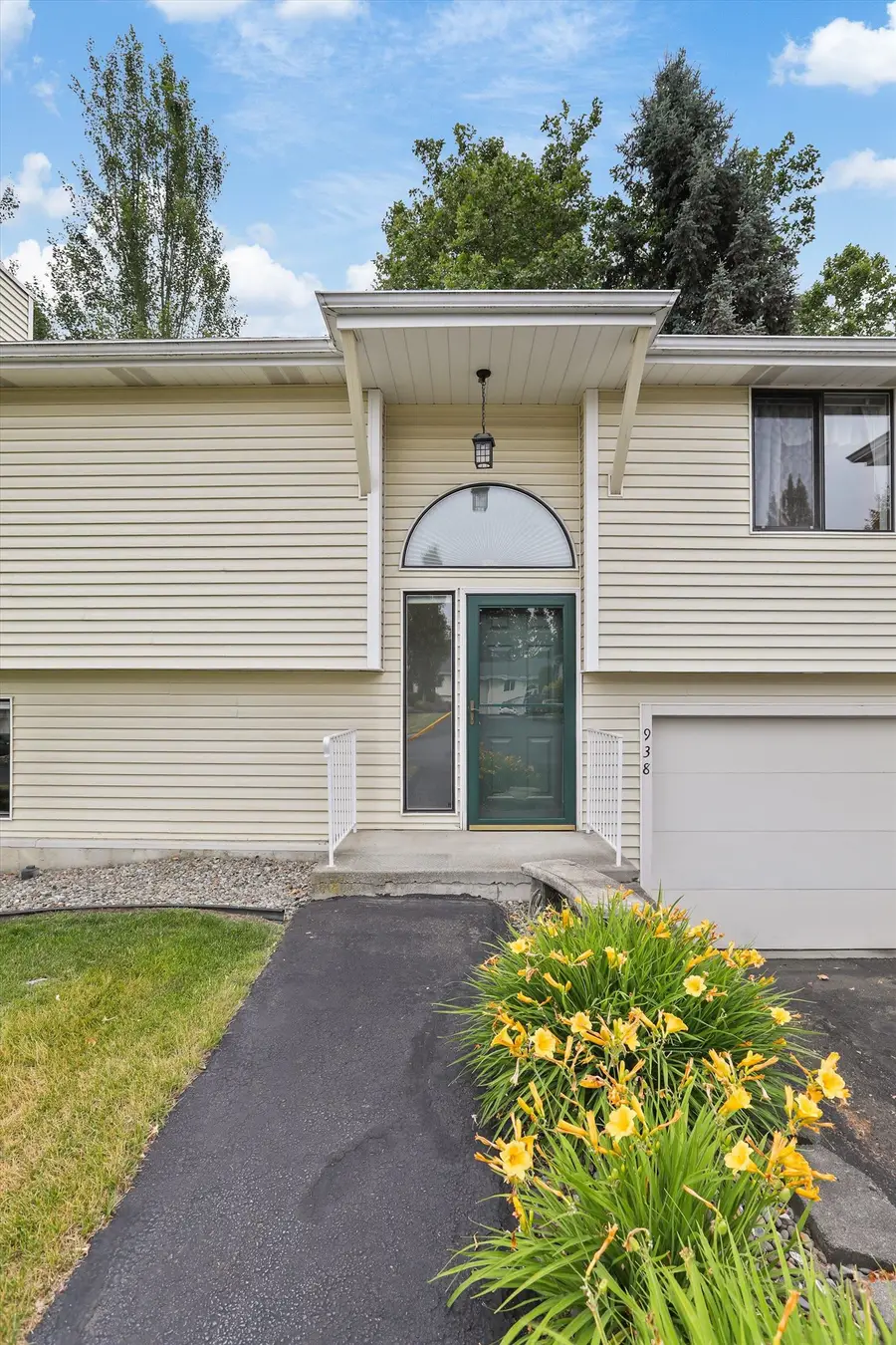 938 E Calkins Dr, Spokane, WA 99208 - #3