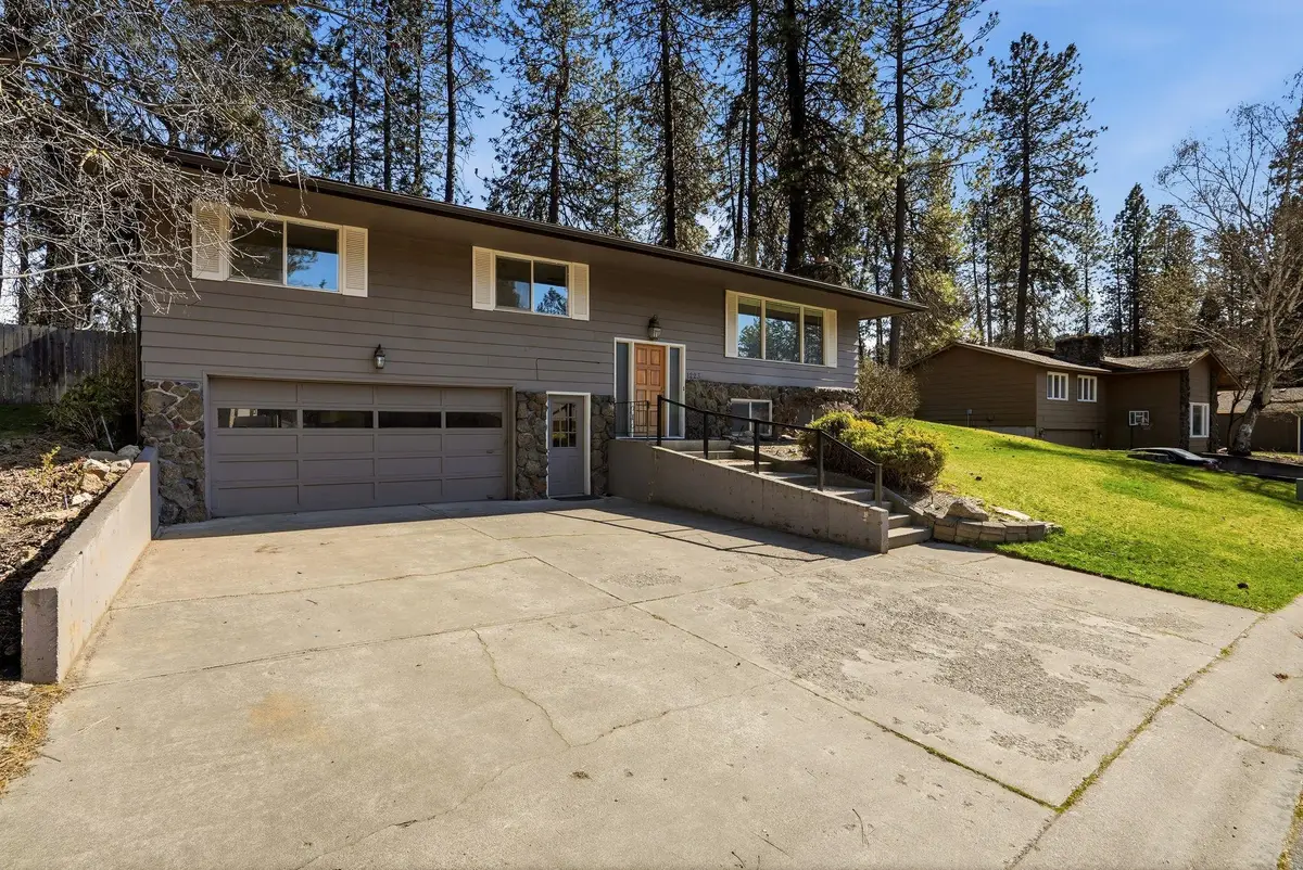 1223 W Bellwood Dr, Spokane, WA 99218 - #1