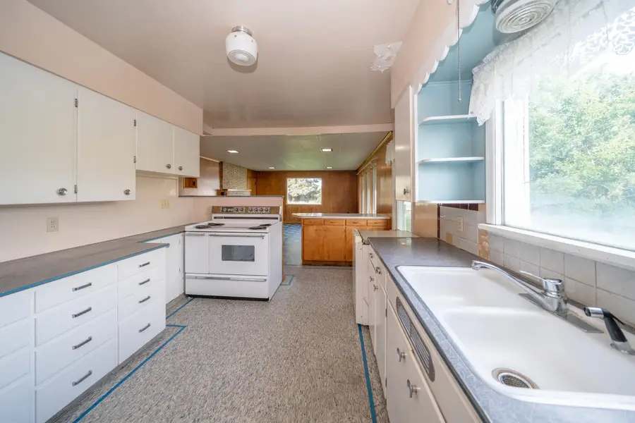 209 S Mcneil Ave, Fairfield, WA 99012 - #3