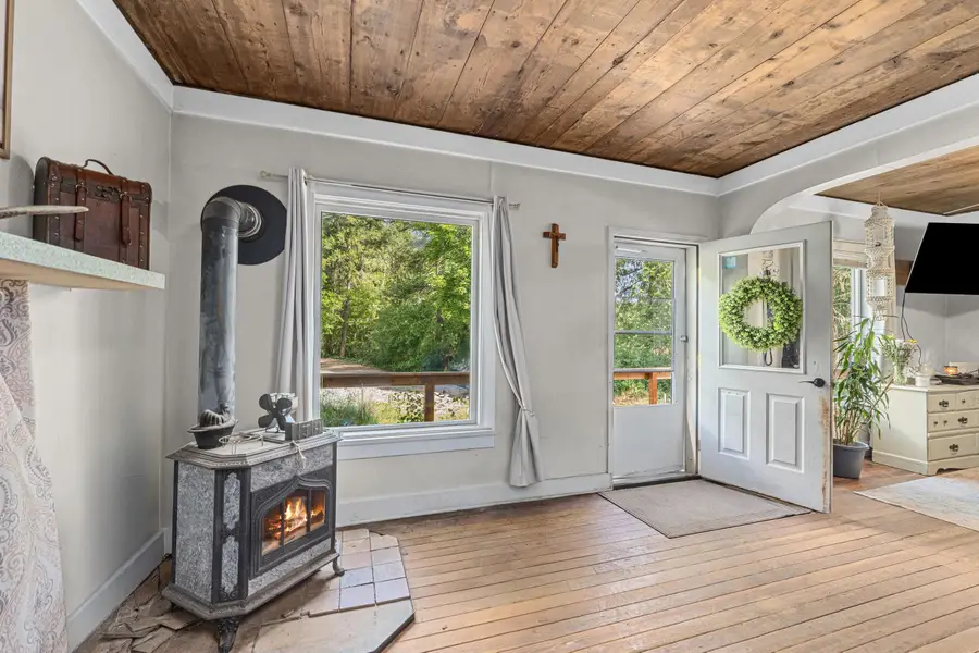 102 Washington St, Metaline Falls, WA 99153 - #3