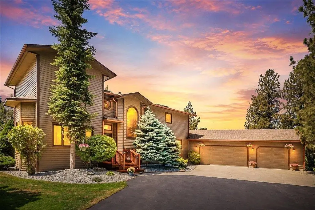 8011 S Pineview Ln, Spokane, WA 99206 - #1