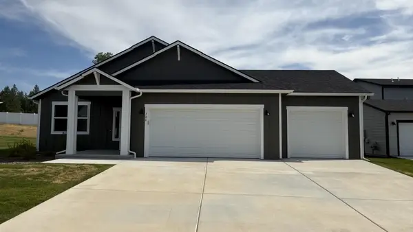 706 E 4th St, Deer Park, WA 99006