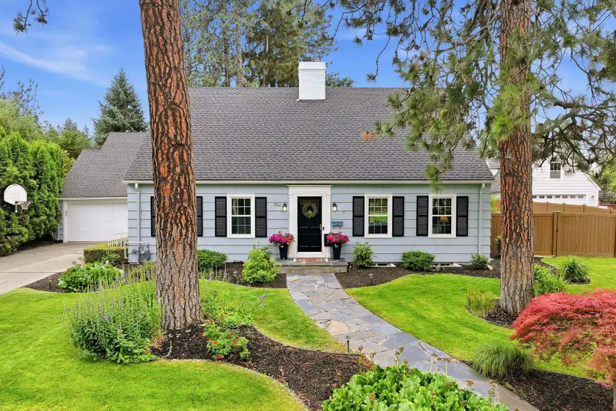 1204 E Overbluff Rd, Spokane, WA 99203 - #2