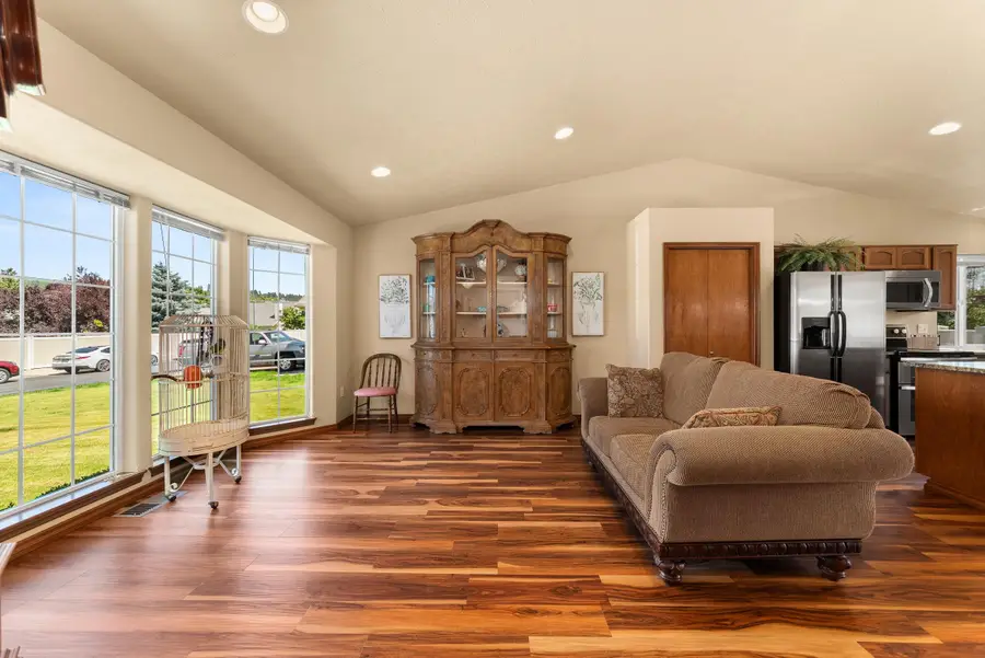 9602 E Hoffman Ln, Spokane, WA 99206 - #2