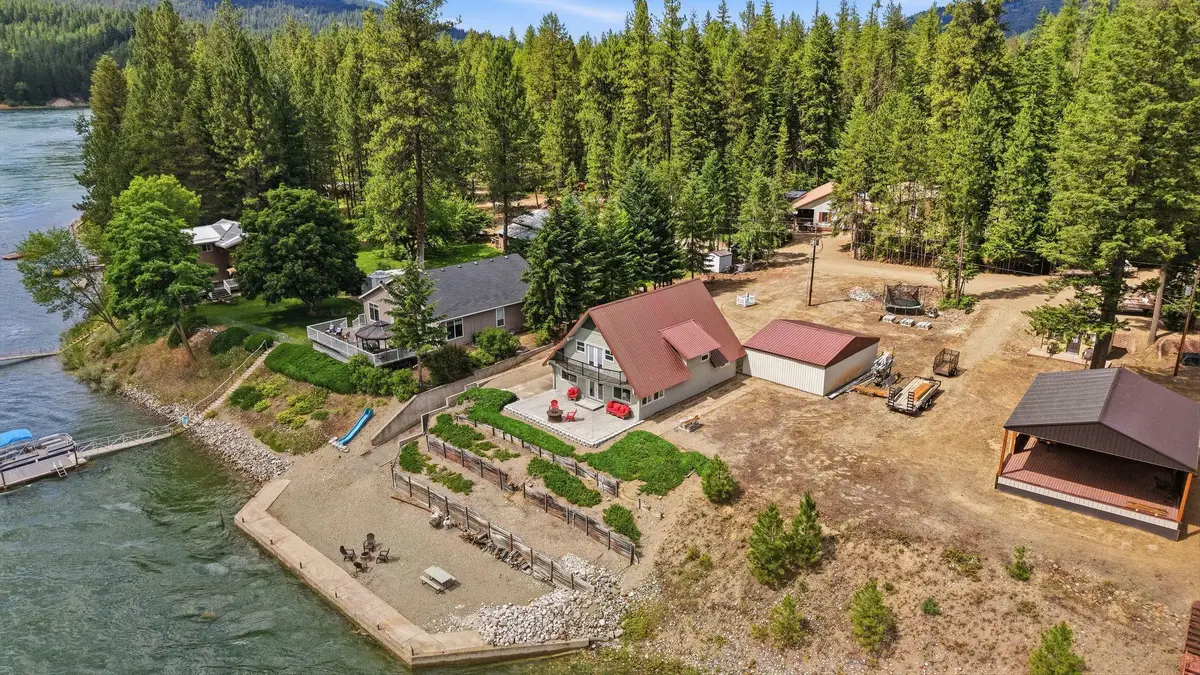 128 S River Rd, Cusick, WA 99119 - #1