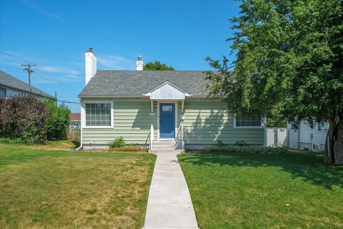 4124 N Hawthorne St, Spokane, WA 99205 - #1