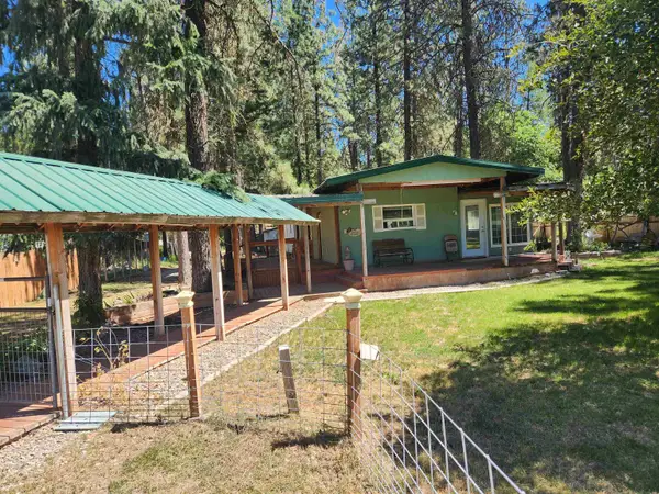 3252 Circle Dr, Valley, WA 99181