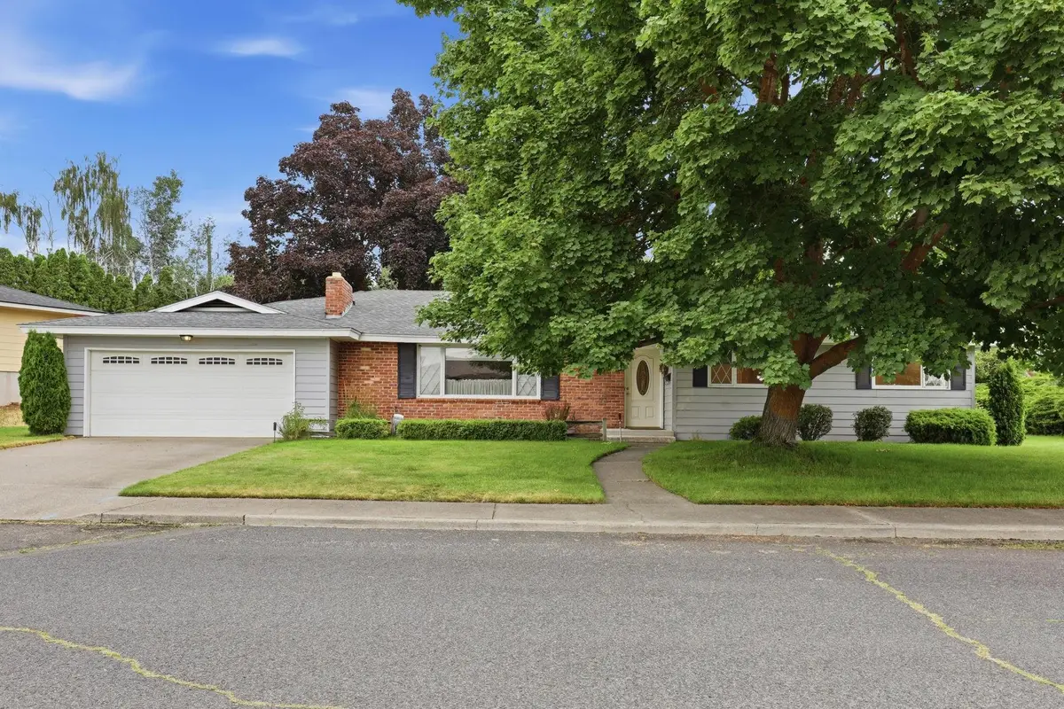 2310 W Wedgewood Ave, Spokane, WA 99208 - #1