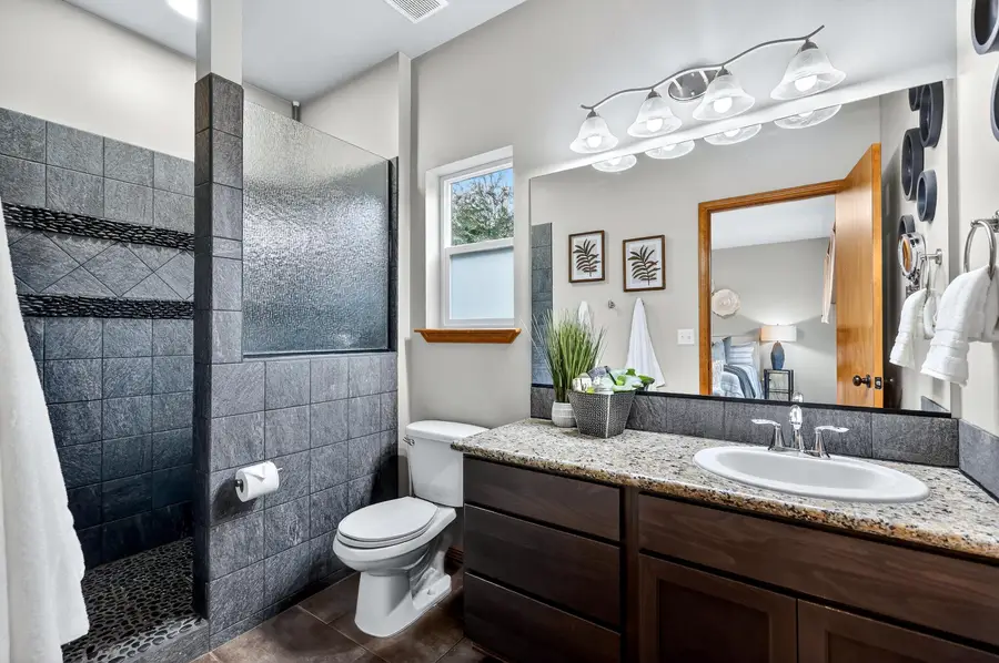 1003 S Henry Rd, Greenacres, WA 99016 - #2