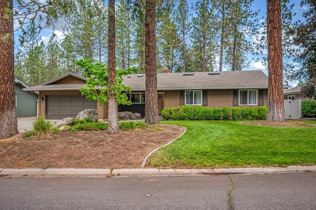 924 W Bellwood Dr, Spokane, WA 99218 - #1