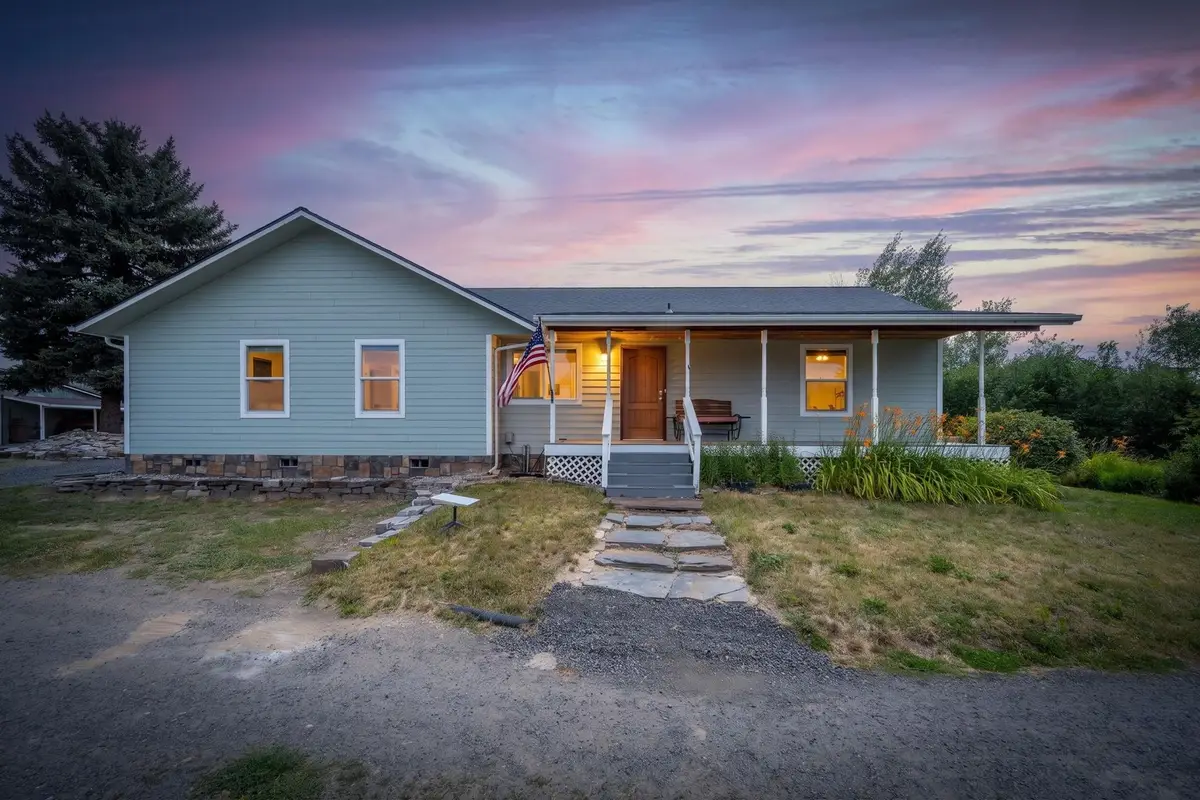 8511 E Hamilton Rd, Chattaroy, WA 99003 - #1