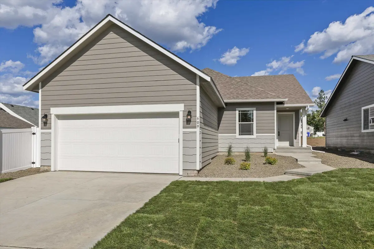 621 S Manifold Ln, Spokane Valley, WA 99016 - #1