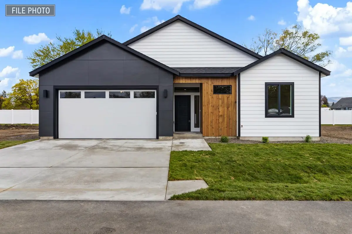 416 N Moen Ln, Greenacres, WA 99016 - #1
