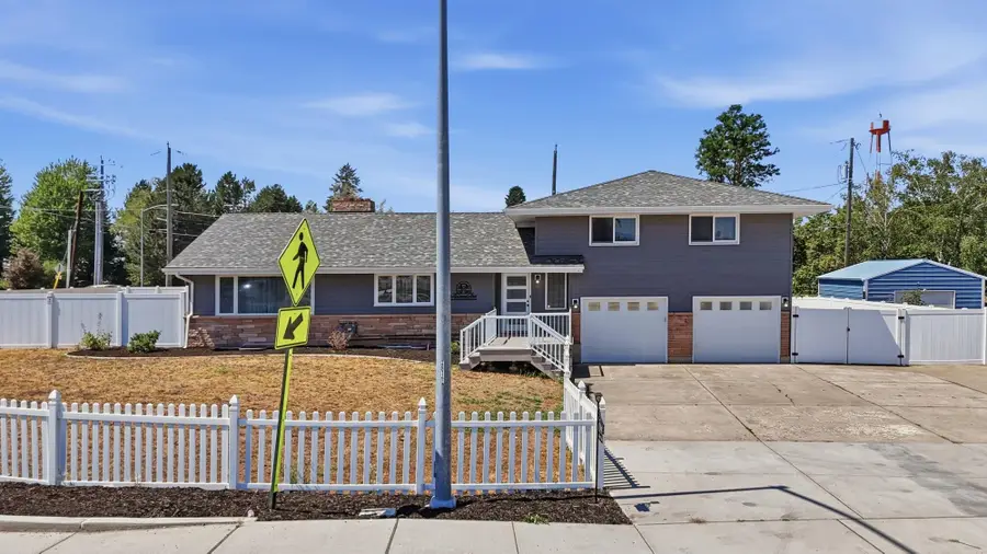 11 N Barker Rd, Greenacres, WA 99016 - #2