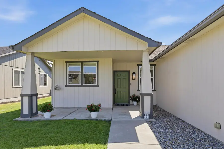 17608 E 2nd Ln, Spokane Valley, WA 99016 - #2