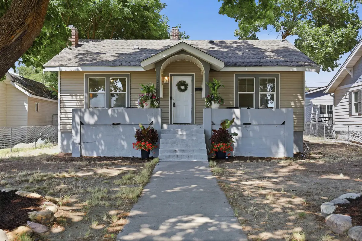 1208 W Gordon Ave, Spokane, WA 99205 - #1