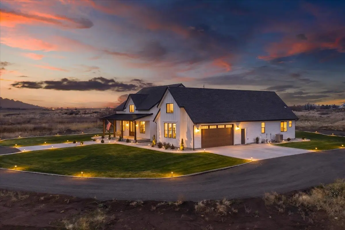 23070 W Mcfarlane Rd, Medical Lake, WA 99022 - #1