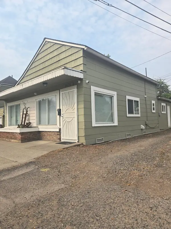 3015 & 3015 1/2 N Post St, Spokane, WA 99205