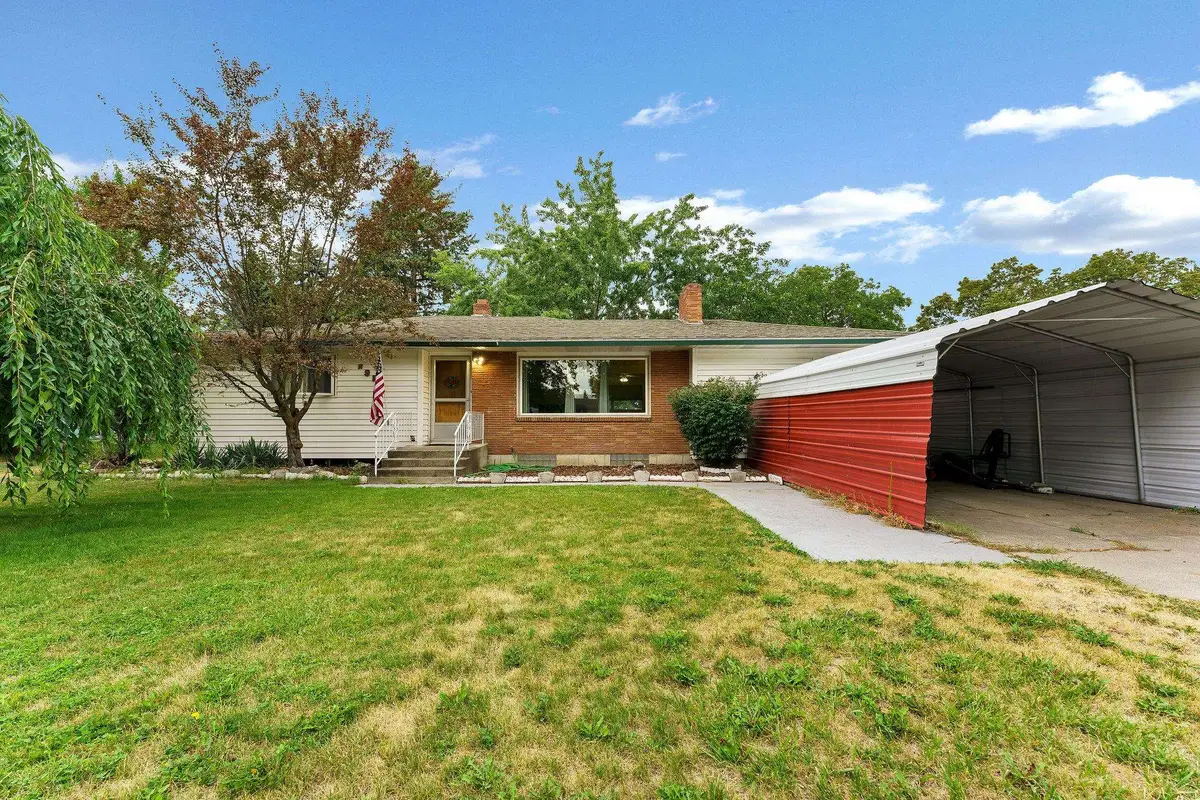 915 N Bowdish Rd, Spokane Valley, WA 99206 - #1