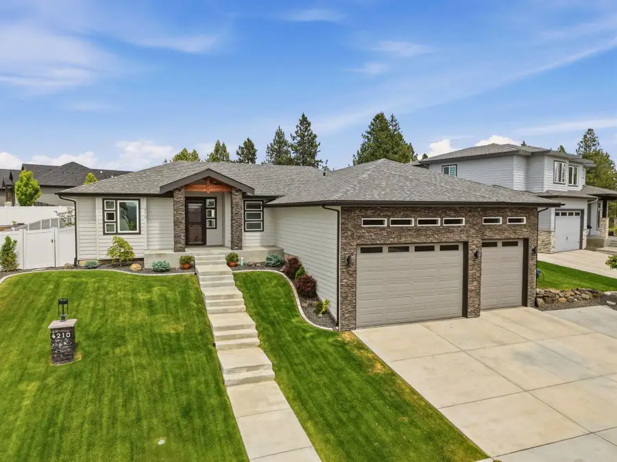 4210 W Pine Cliff Dr, Spokane, WA 99208 - #2